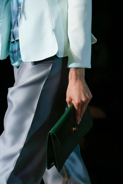 Look 27